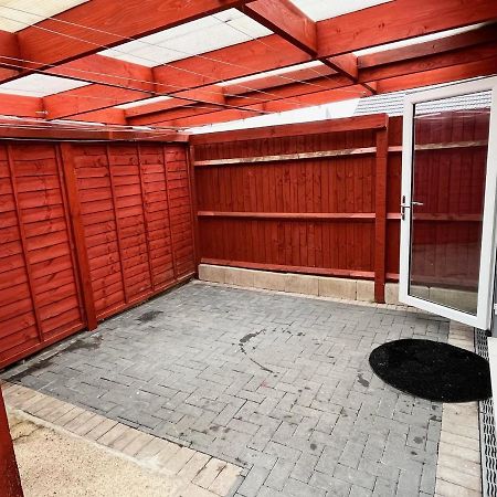 Full Studio Near Heathrow Airport & London Hayes  Buitenkant foto