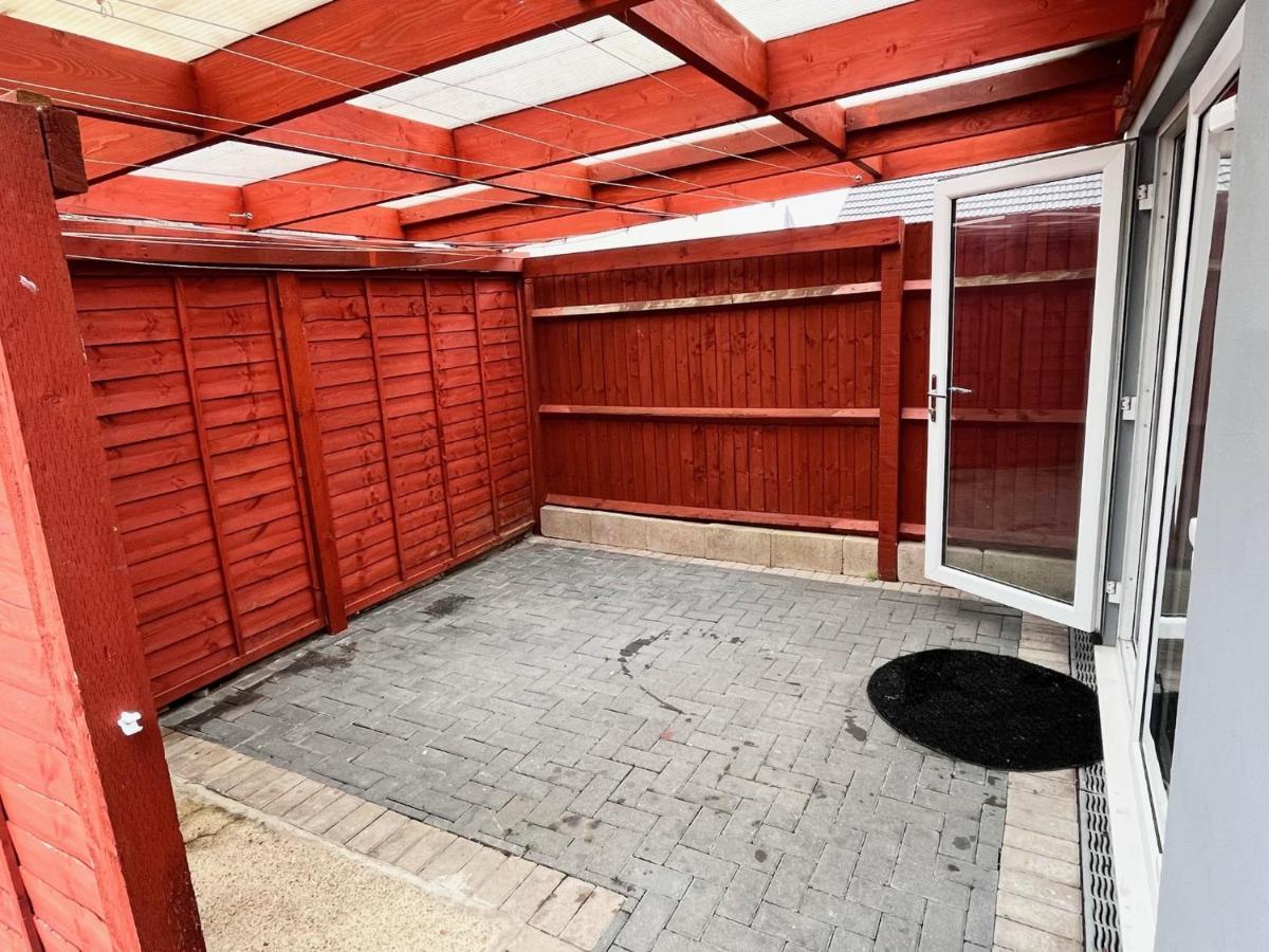Full Studio Near Heathrow Airport & London Hayes  Buitenkant foto