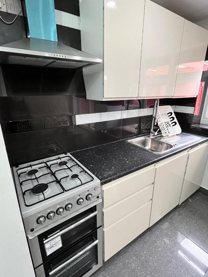 Full Studio Near Heathrow Airport & London Hayes  Buitenkant foto