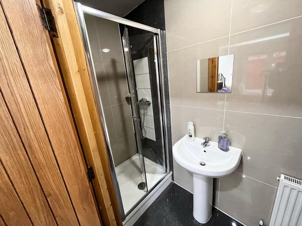 Full Studio Near Heathrow Airport & London Hayes  Buitenkant foto